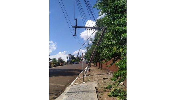 Laranjeiras – Caminhão danifica posto e ocasiona queda de energia em varias regiões da cidade